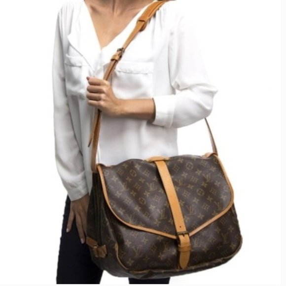 Louis Vuitton Handbags - Auth Louis Vuitton Saumur 35 Crossbody #4143L17